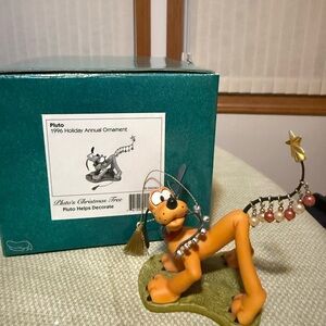 WDCC Pluto 1996 Holiday Annual Ornament - Pluto Helps Decorate Collectable